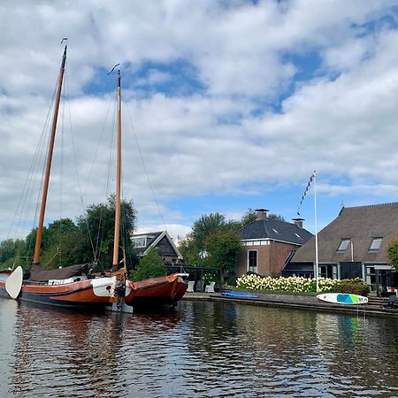 Puur Eastermar - Monumentaal, Authentiek En Luxe Koetshuis Aan Open Vaarwater Met Jacuzzi En Sauna Oostermeer Exterior foto