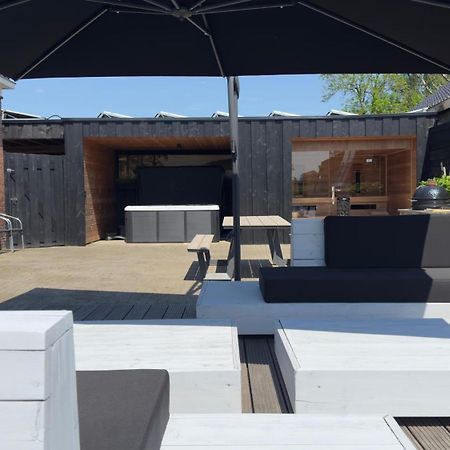 Puur Eastermar - Monumentaal, Authentiek En Luxe Koetshuis Aan Open Vaarwater Met Jacuzzi En Sauna Oostermeer Exterior foto
