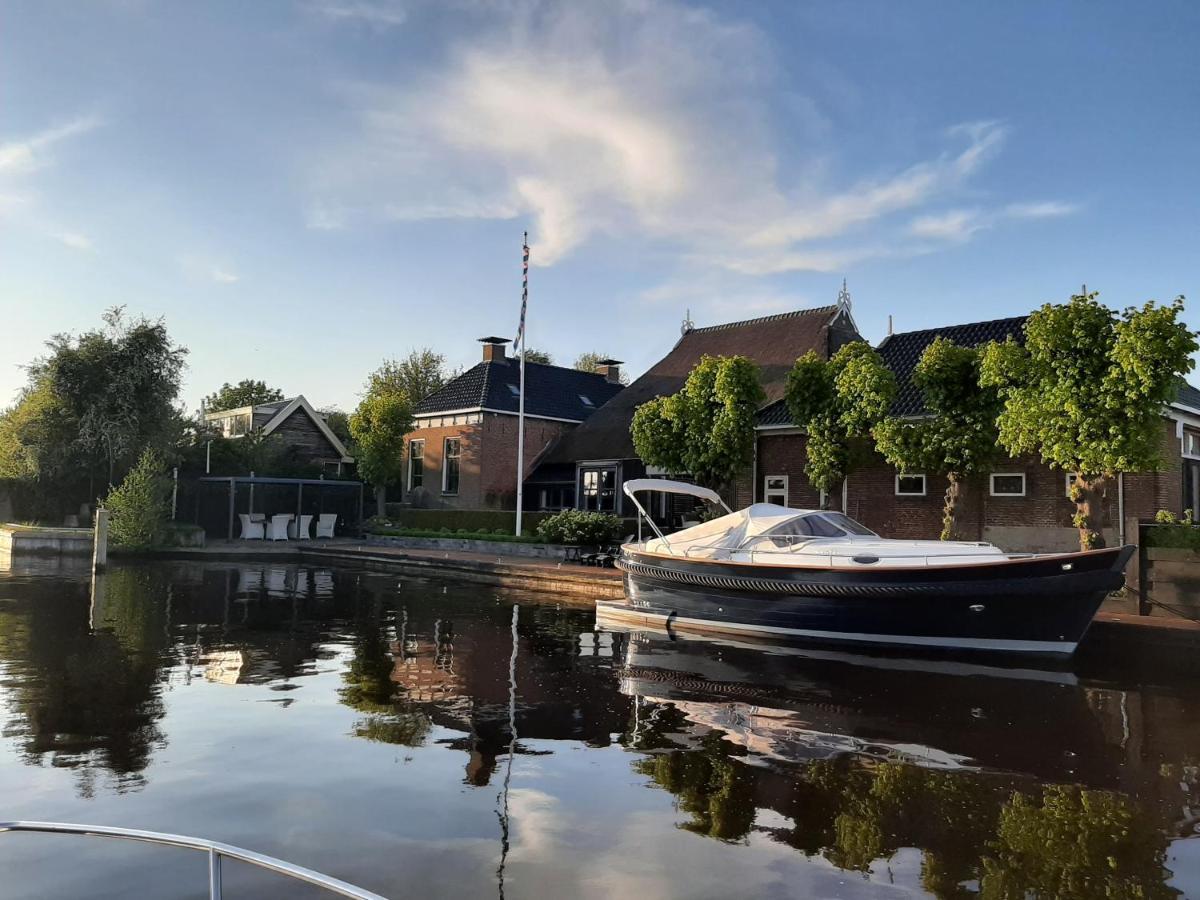 Puur Eastermar - Monumentaal, Authentiek En Luxe Koetshuis Aan Open Vaarwater Met Jacuzzi En Sauna Oostermeer Exterior foto