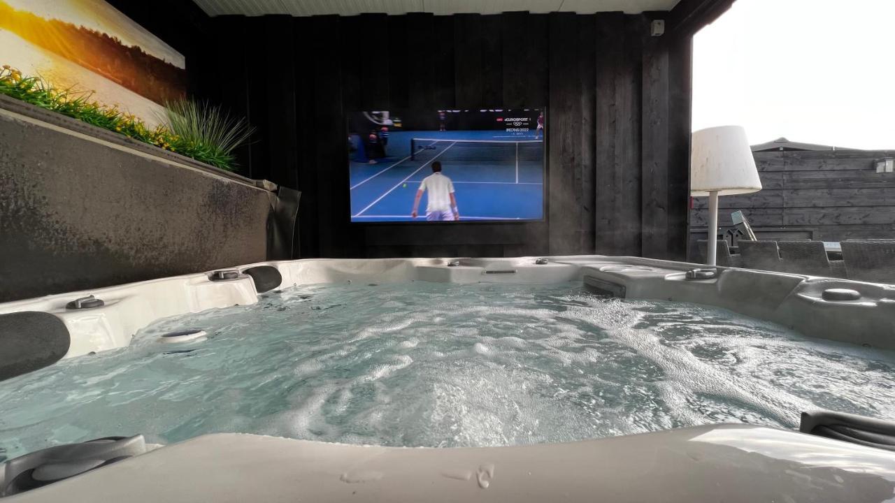 Puur Eastermar - Monumentaal, Authentiek En Luxe Koetshuis Aan Open Vaarwater Met Jacuzzi En Sauna Oostermeer Exterior foto
