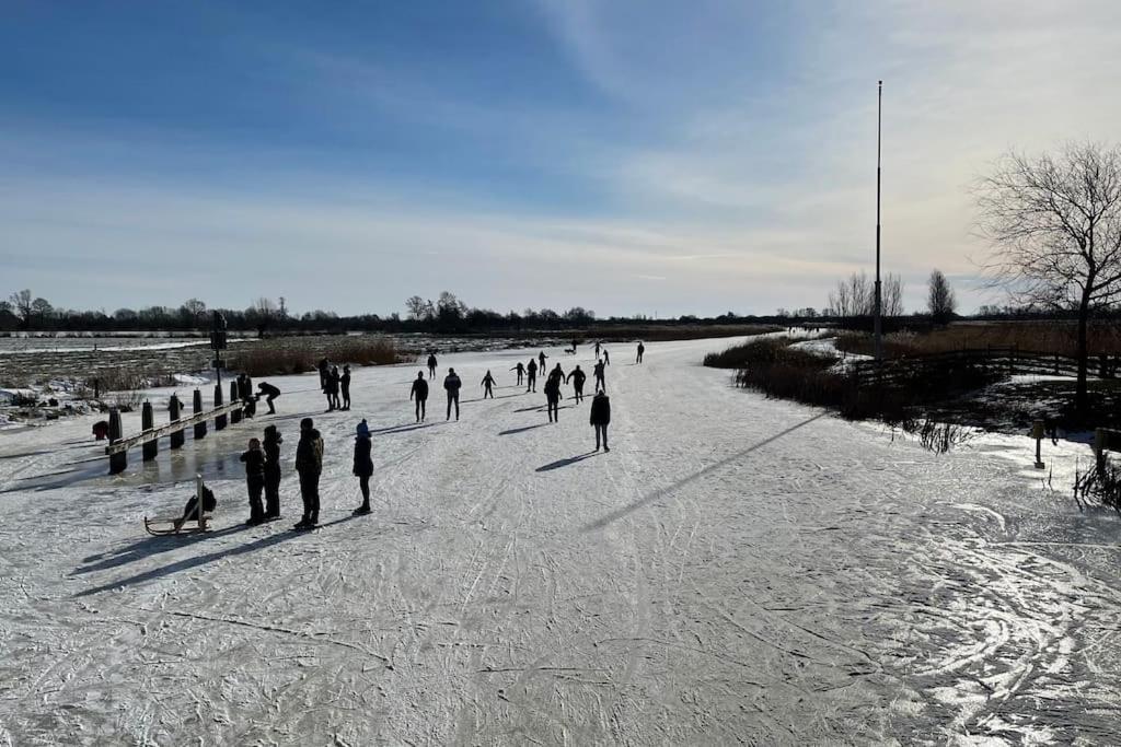 Puur Eastermar - Monumentaal, Authentiek En Luxe Koetshuis Aan Open Vaarwater Met Jacuzzi En Sauna Oostermeer Exterior foto