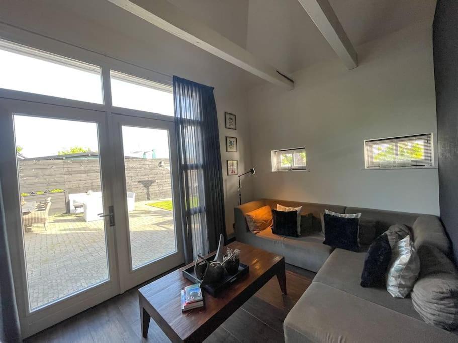 Puur Eastermar - Monumentaal, Authentiek En Luxe Koetshuis Aan Open Vaarwater Met Jacuzzi En Sauna Oostermeer Exterior foto