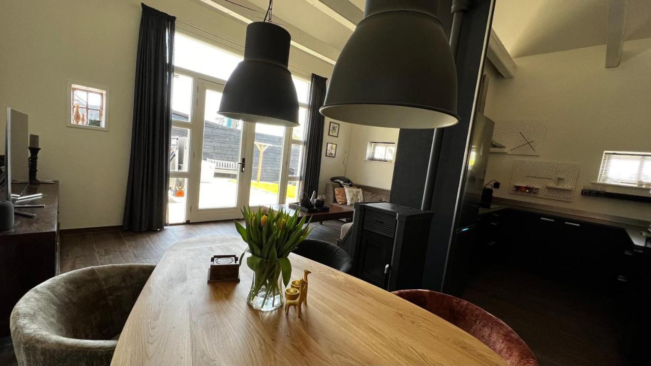 Puur Eastermar - Monumentaal, Authentiek En Luxe Koetshuis Aan Open Vaarwater Met Jacuzzi En Sauna Oostermeer Exterior foto