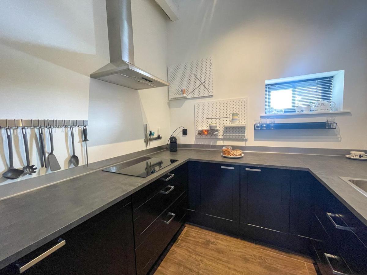 Puur Eastermar - Monumentaal, Authentiek En Luxe Koetshuis Aan Open Vaarwater Met Jacuzzi En Sauna Oostermeer Exterior foto