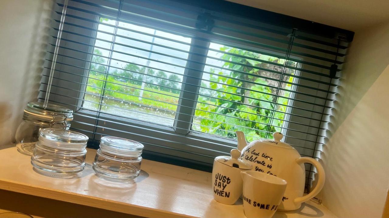Puur Eastermar - Monumentaal, Authentiek En Luxe Koetshuis Aan Open Vaarwater Met Jacuzzi En Sauna Oostermeer Exterior foto