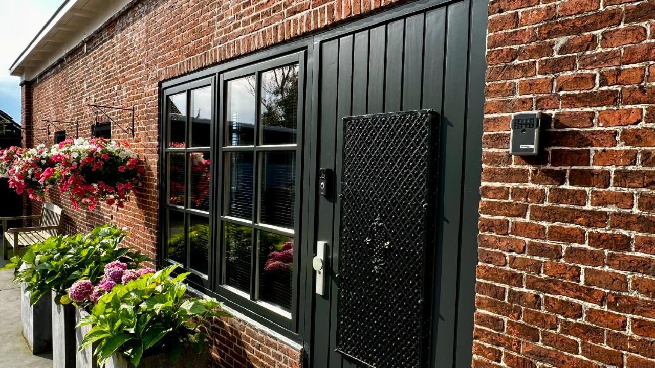 Puur Eastermar - Monumentaal, Authentiek En Luxe Koetshuis Aan Open Vaarwater Met Jacuzzi En Sauna Oostermeer Exterior foto