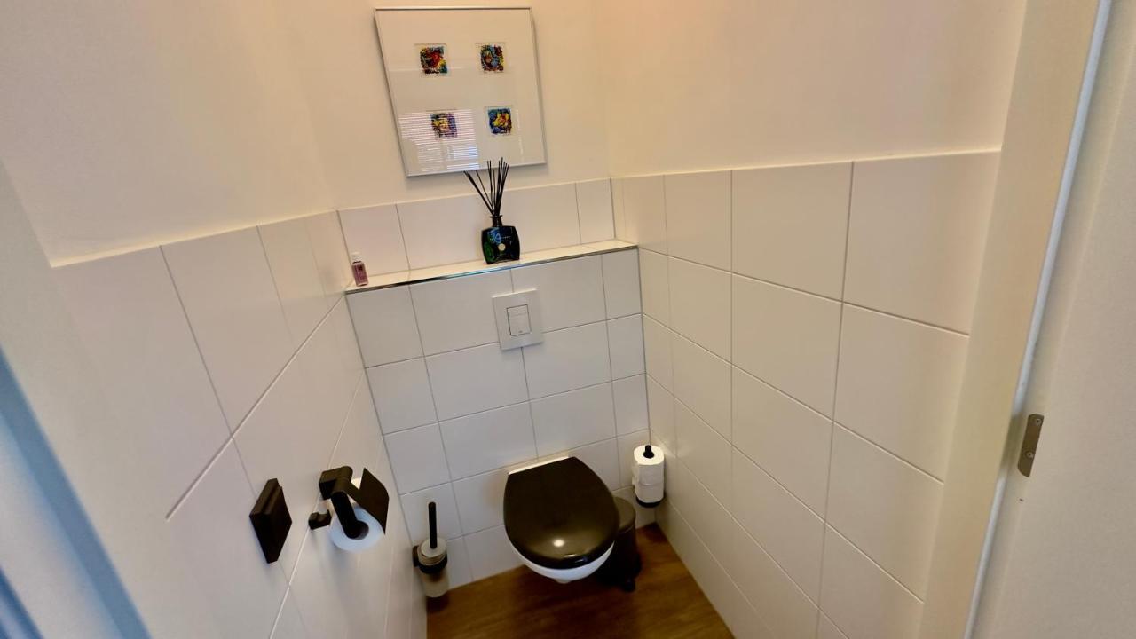 Puur Eastermar - Monumentaal, Authentiek En Luxe Koetshuis Aan Open Vaarwater Met Jacuzzi En Sauna Oostermeer Exterior foto