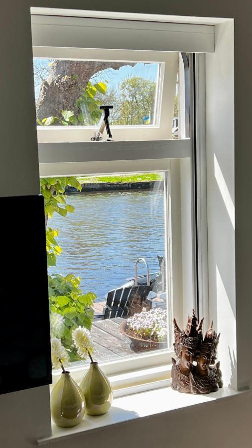 Puur Eastermar - Monumentaal, Authentiek En Luxe Koetshuis Aan Open Vaarwater Met Jacuzzi En Sauna Oostermeer Exterior foto