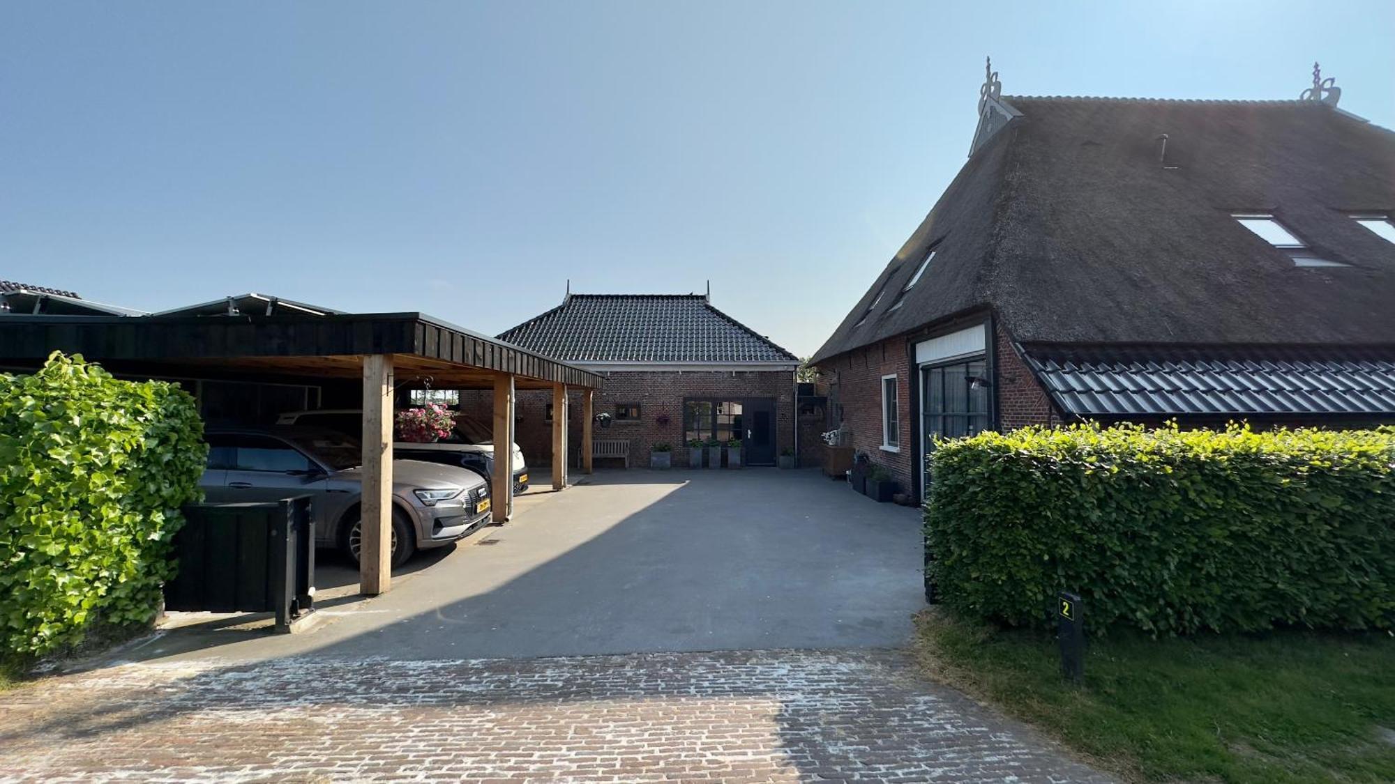 Puur Eastermar - Monumentaal, Authentiek En Luxe Koetshuis Aan Open Vaarwater Met Jacuzzi En Sauna Oostermeer Exterior foto