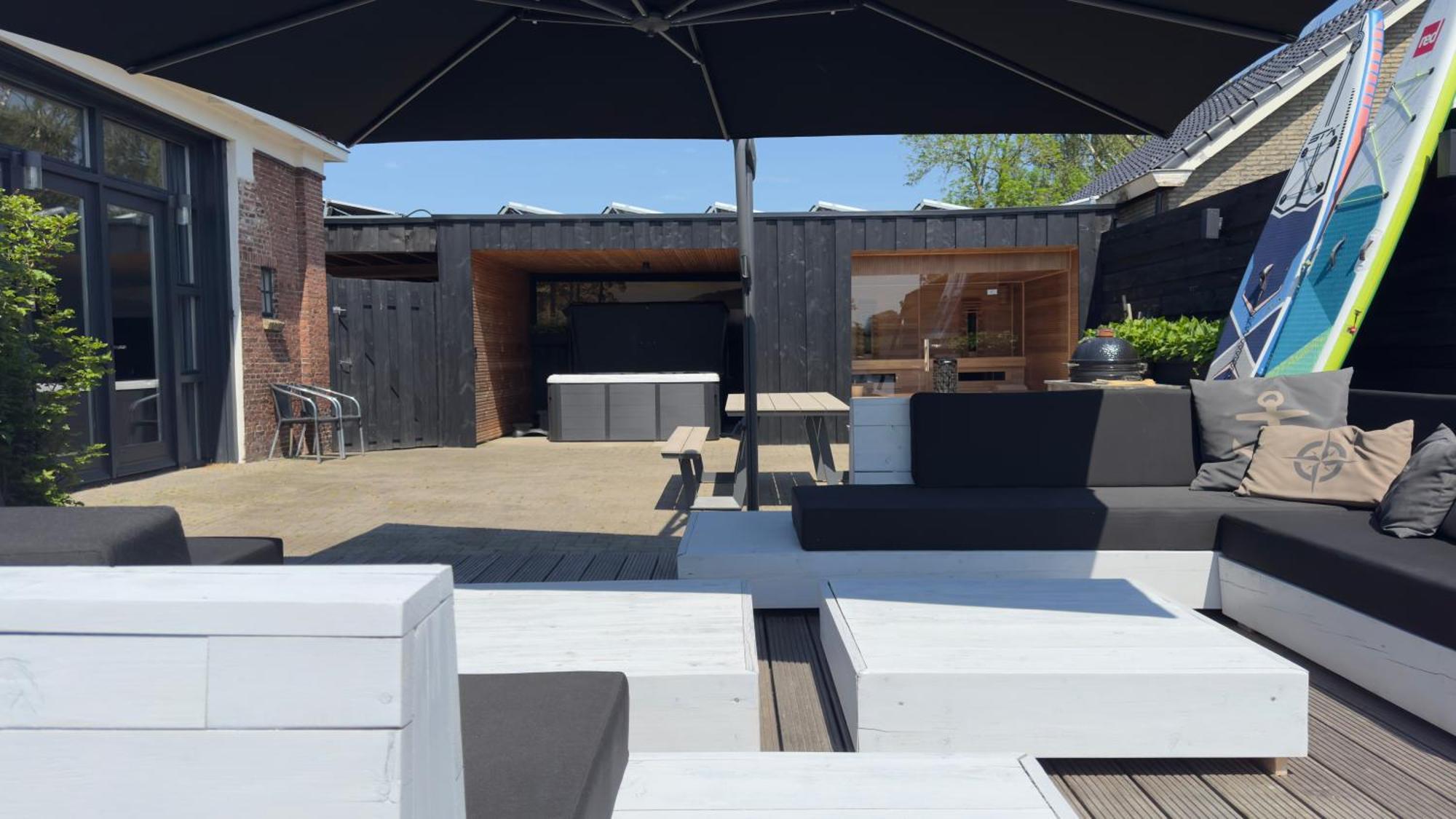 Puur Eastermar - Monumentaal, Authentiek En Luxe Koetshuis Aan Open Vaarwater Met Jacuzzi En Sauna Oostermeer Exterior foto